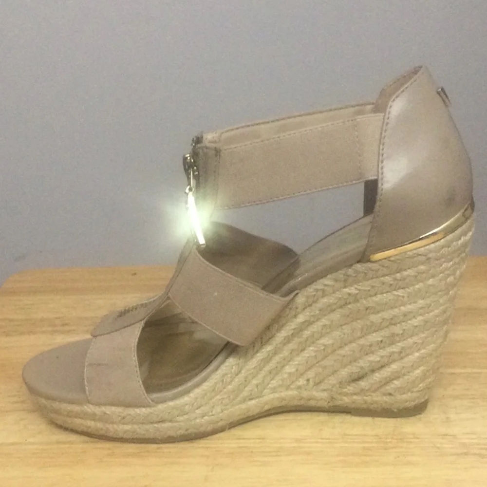 🌞 Guess Lauren wedge heels beige gold zip up front 4” high women shoe size 8